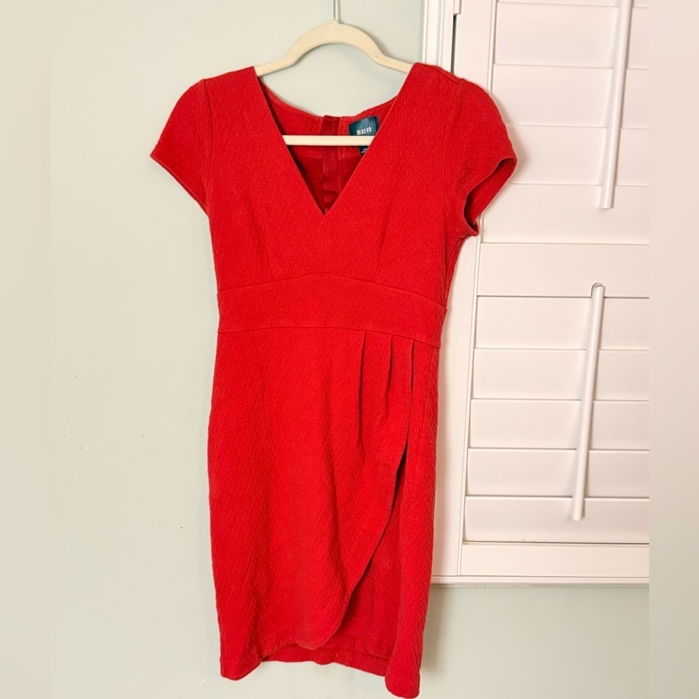 Maeve Red Textured V-Neck Sheath Dress Size Small Anthropologie (lots of fading)